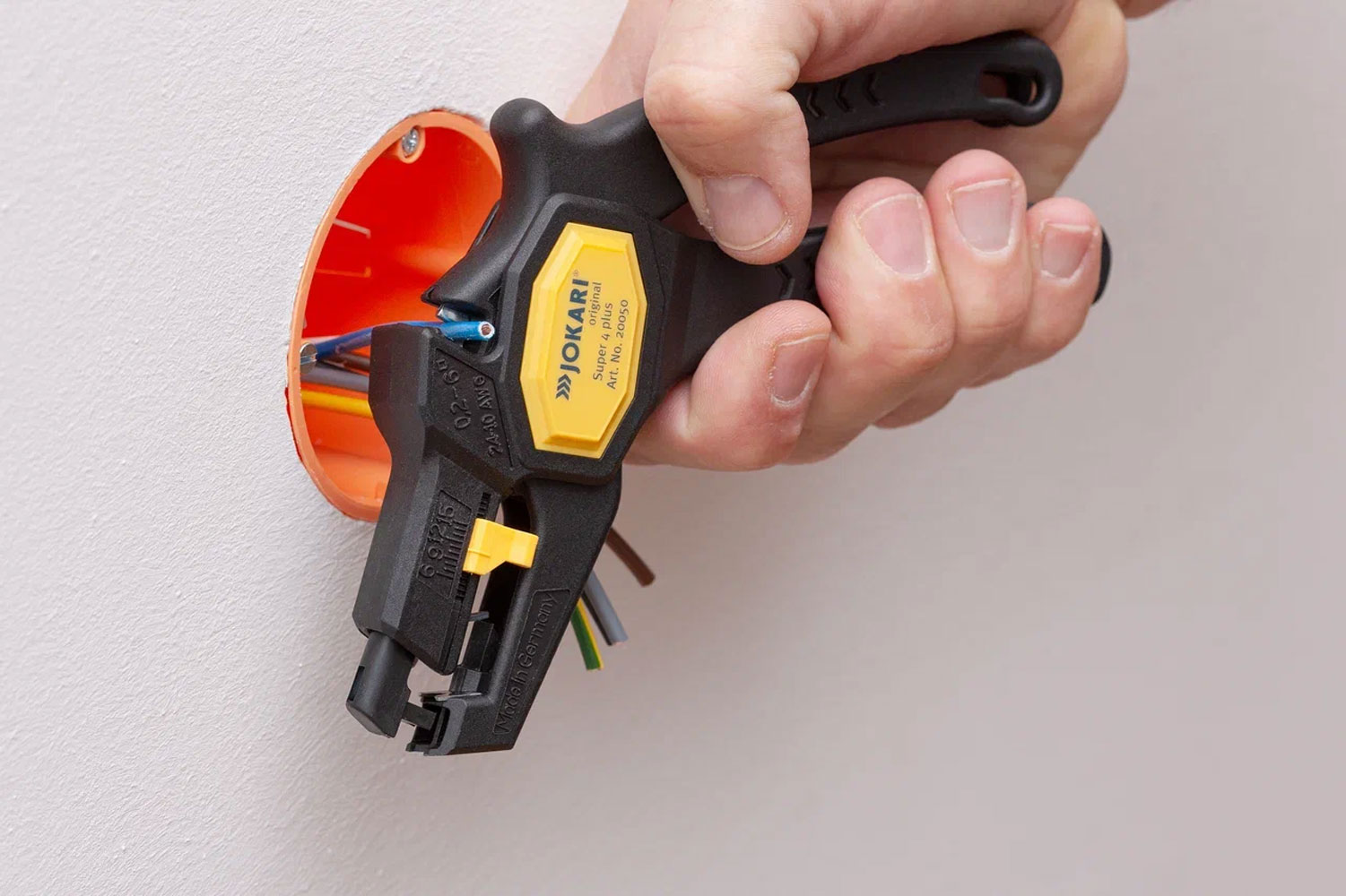 Клещи эргономические для снятия изоляции JOKARI Super 4 plus 0.2-6мм² 20050
